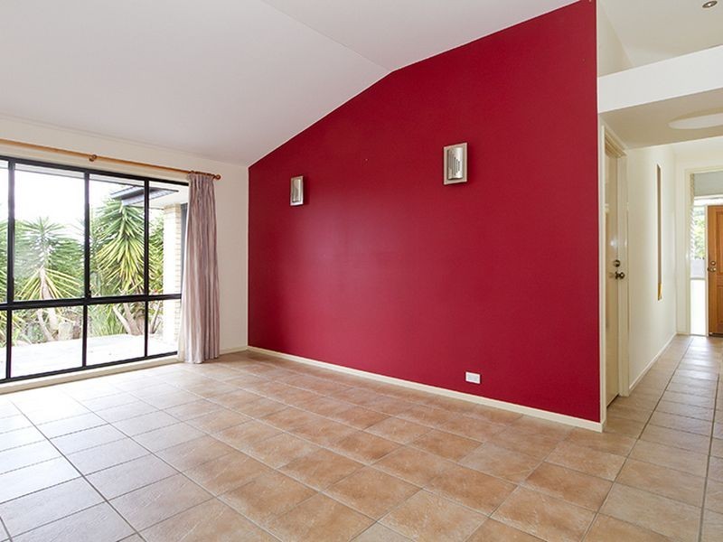 5 Heatons Crescent, Pacific Pines QLD 4211