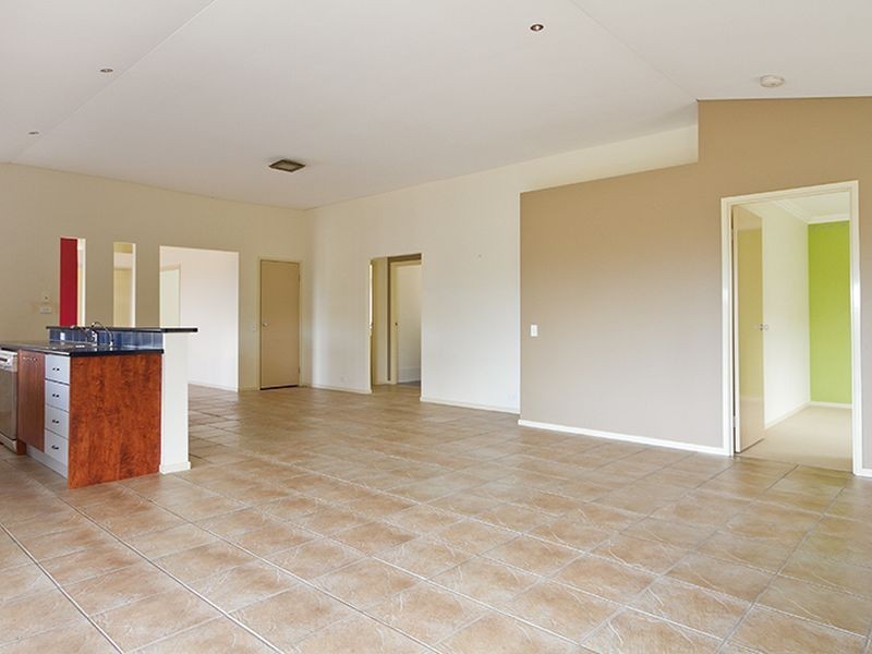 5 Heatons Crescent, Pacific Pines QLD 4211