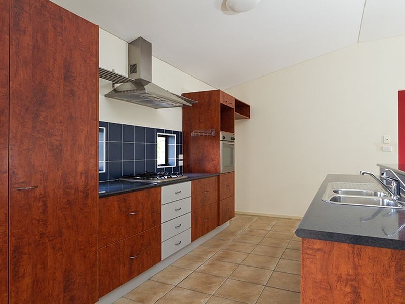 5 Heatons Crescent, Pacific Pines QLD 4211