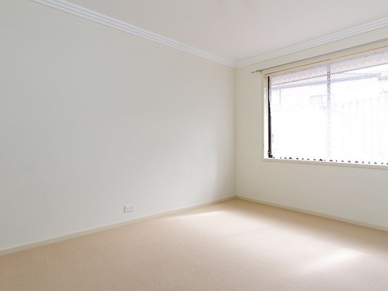 5 Heatons Crescent, Pacific Pines QLD 4211