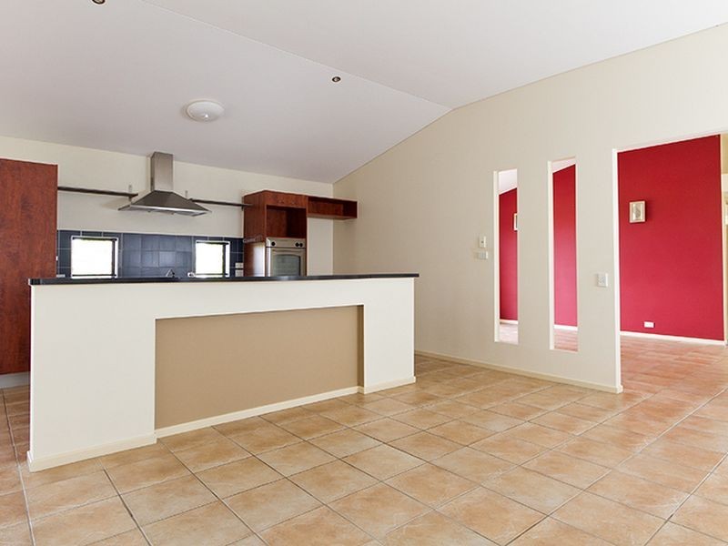 5 Heatons Crescent, Pacific Pines QLD 4211