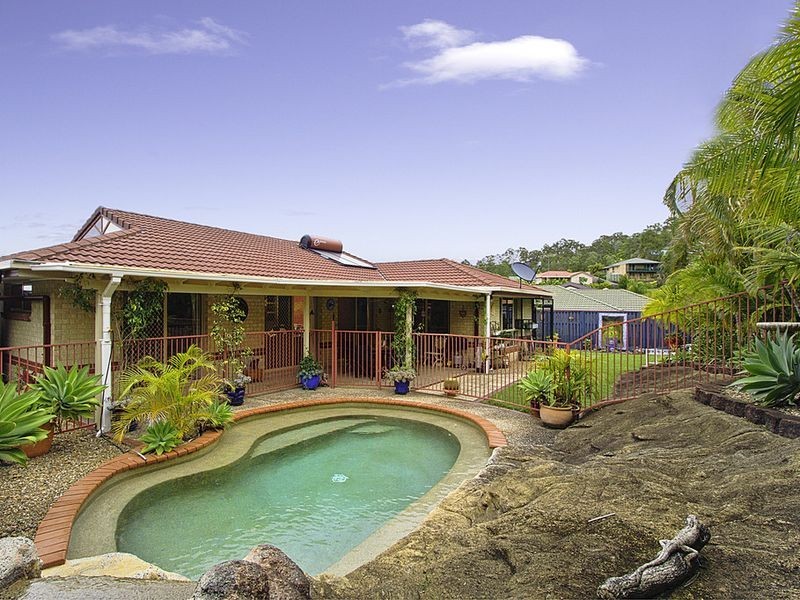 6 Henderson Rise, Pacific Pines QLD 4211