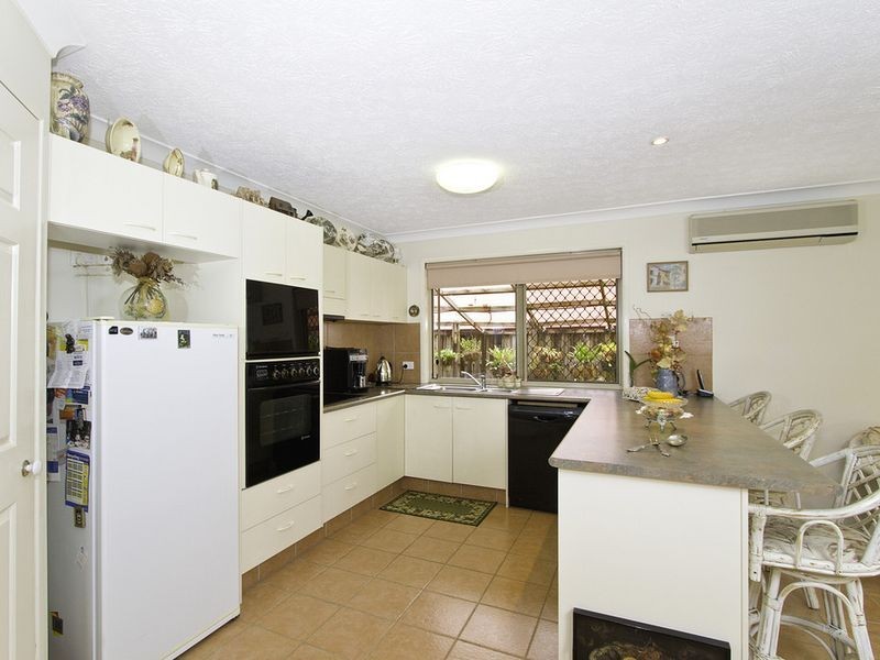 6 Henderson Rise, Pacific Pines QLD 4211