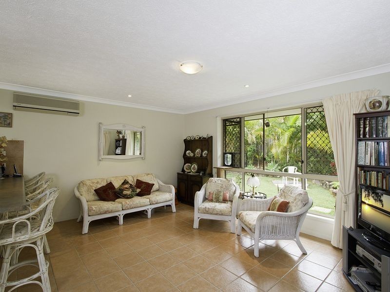 6 Henderson Rise, Pacific Pines QLD 4211