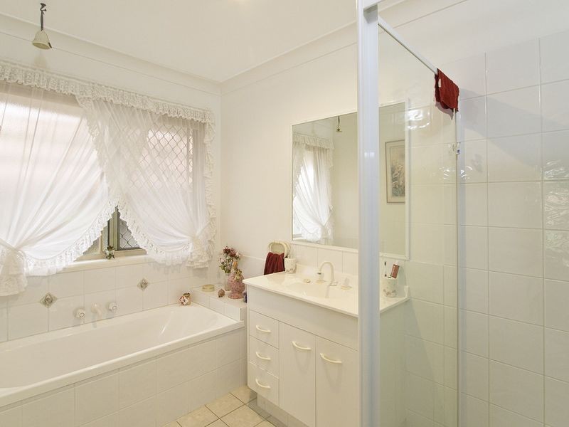 6 Henderson Rise, Pacific Pines QLD 4211