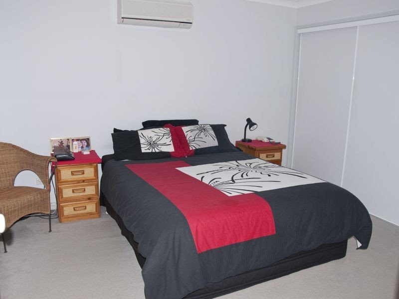 8 Nandi Terrace, Pacific Pines QLD 4211