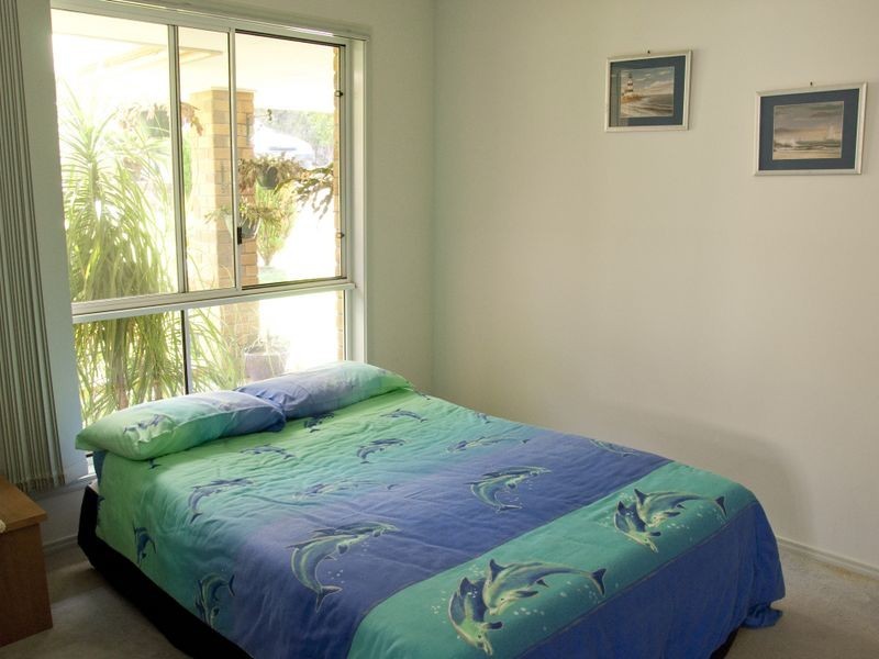 8 Nandi Terrace, Pacific Pines QLD 4211