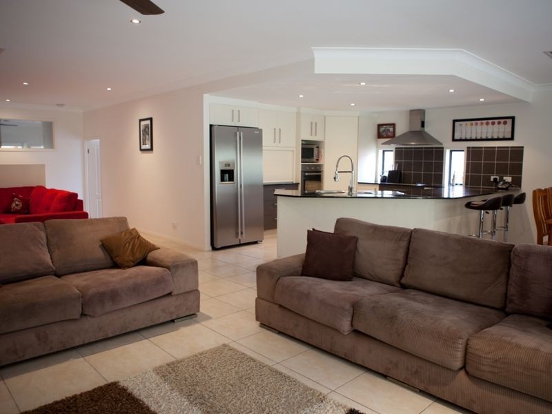 21 Blackheath Terrace, Pacific Pines QLD 4211