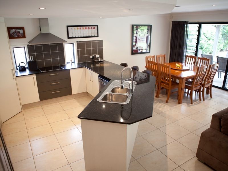 21 Blackheath Terrace, Pacific Pines QLD 4211