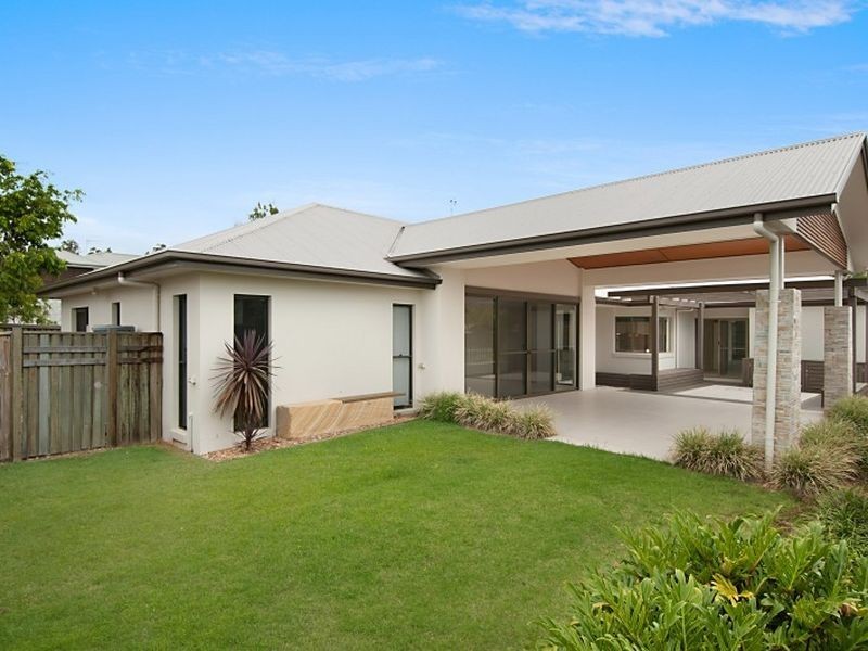 8 Codrington Circuit, Pacific Pines QLD 4211