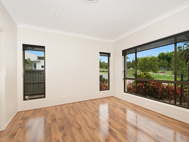 8 Codrington Circuit, Pacific Pines QLD 4211