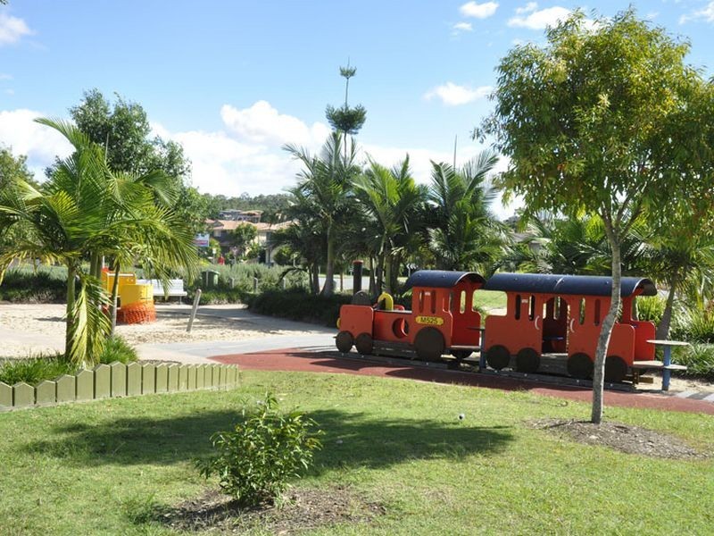 8 Codrington Circuit, Pacific Pines QLD 4211