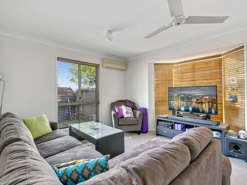 33 Crestridge Crescent, Oxenford QLD 4210