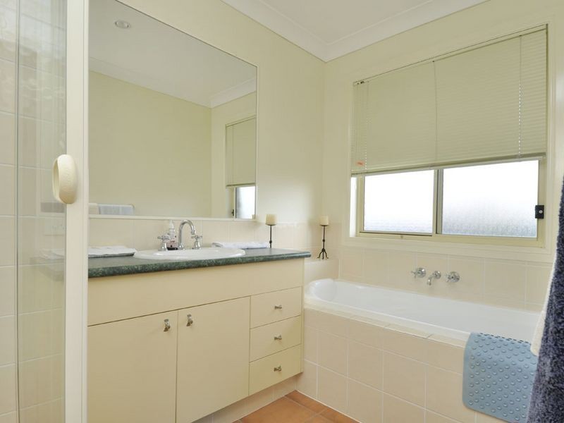 11 Stromlo Court, Pacific Pines QLD 4211