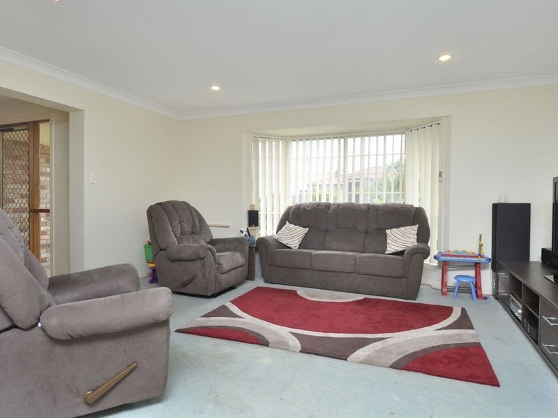 11 Stromlo Court, Pacific Pines QLD 4211