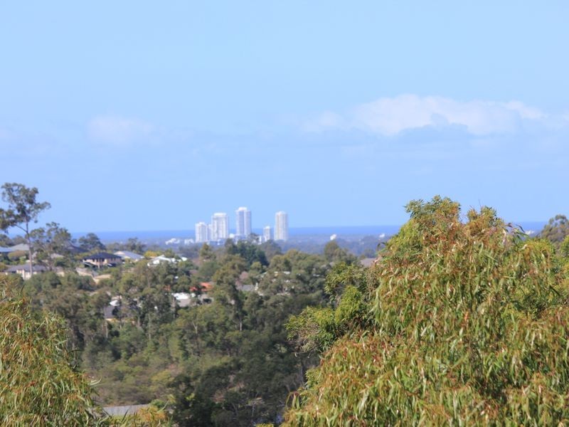5 Taske Rise, Pacific Pines QLD 4211