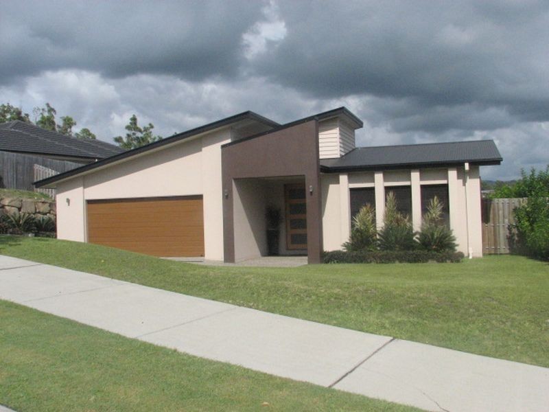 72 Harmsworth Road, Pacific Pines QLD 4211