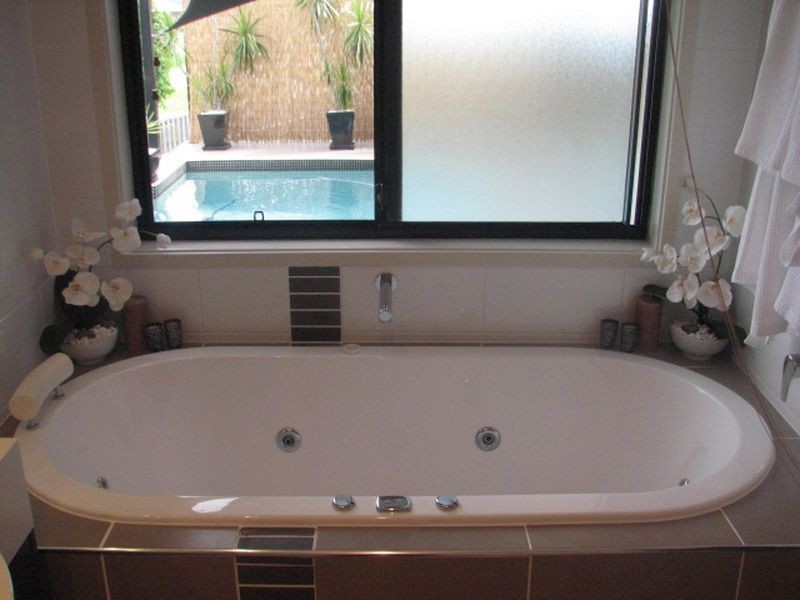 72 Harmsworth Road, Pacific Pines QLD 4211