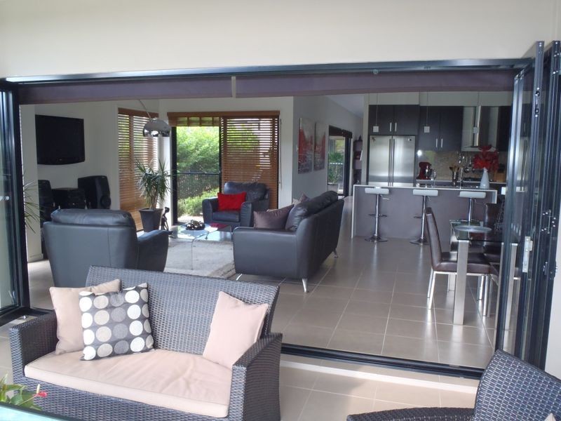 72 Harmsworth Road, Pacific Pines QLD 4211