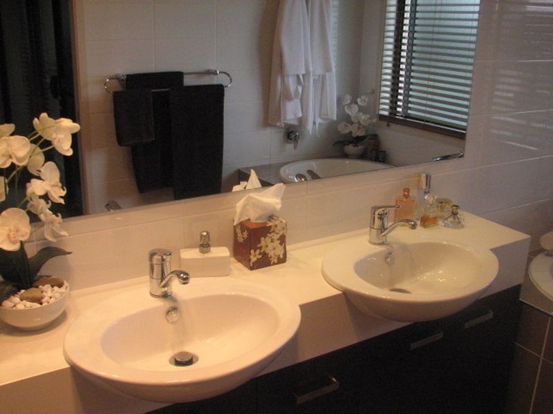 72 Harmsworth Road, Pacific Pines QLD 4211