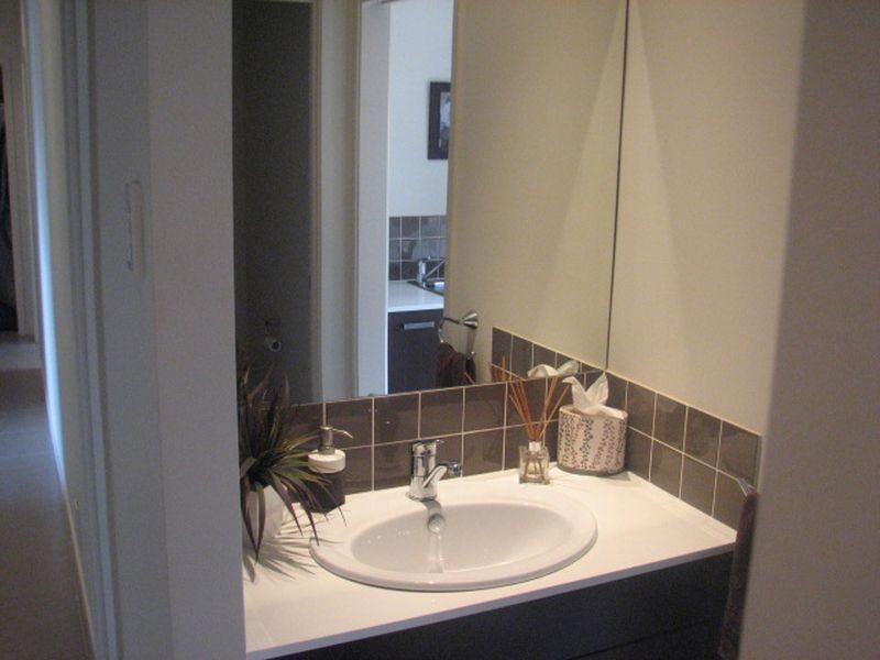 72 Harmsworth Road, Pacific Pines QLD 4211