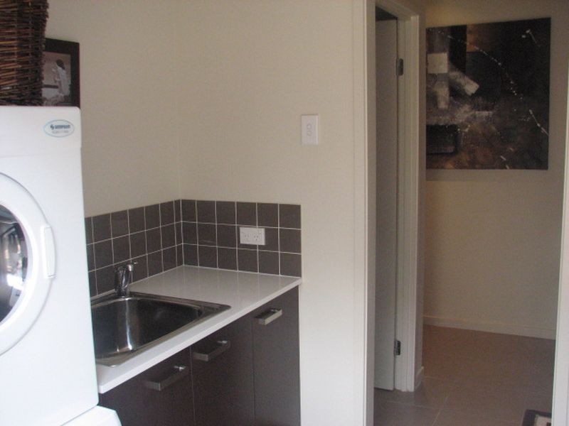 72 Harmsworth Road, Pacific Pines QLD 4211