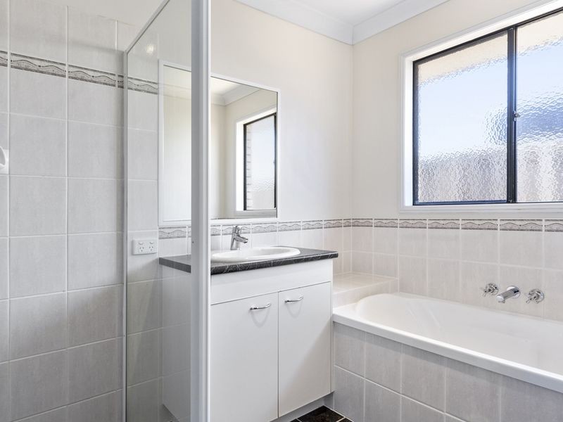 25 Sheffield Circuit, Pacific Pines QLD 4211