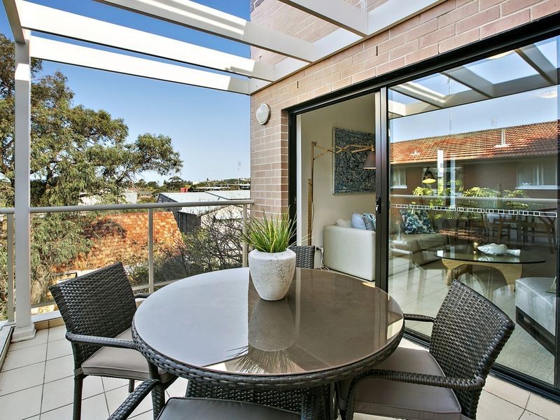 27/2-10 Hawkesbury Avenue, Dee Why NSW 2099