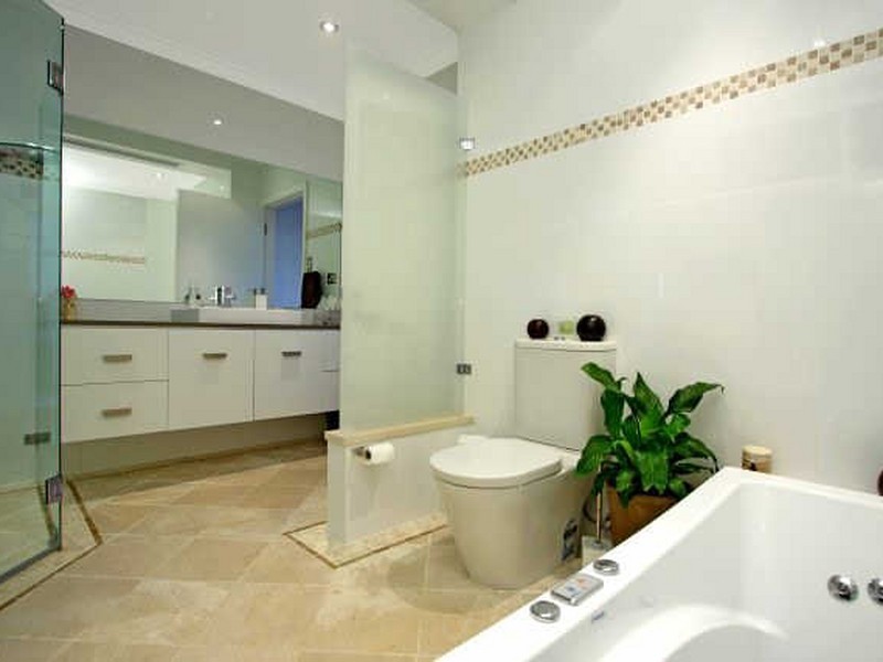 18 Kendal Crescent, Wheeler Heights NSW 2097