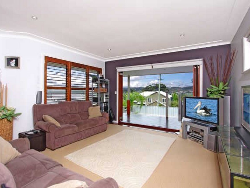 18 Kendal Crescent, Wheeler Heights NSW 2097