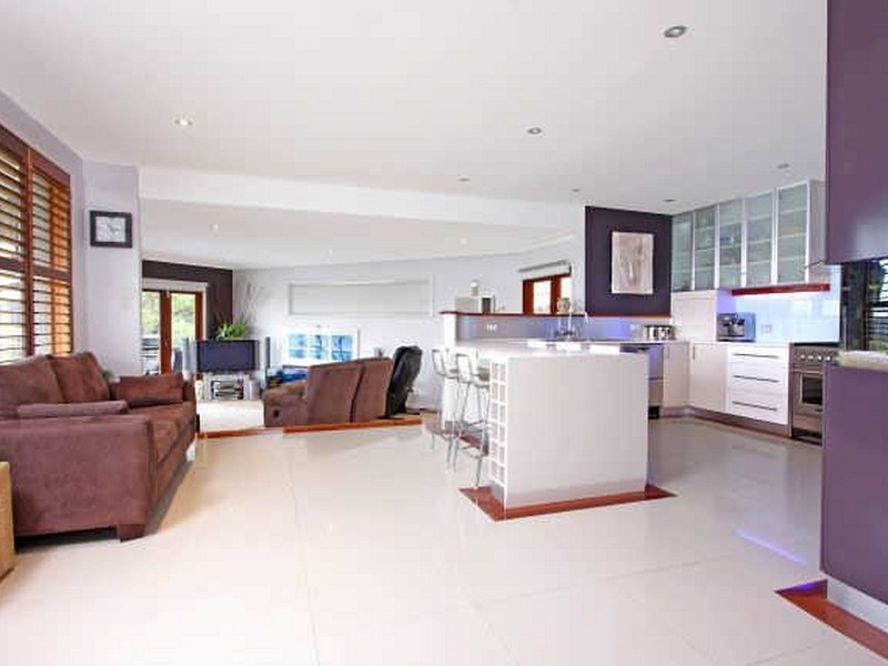 18 Kendal Crescent, Wheeler Heights NSW 2097