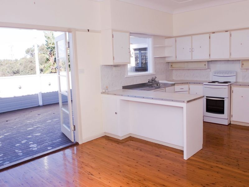 11 Lakeview Parade, Warriewood NSW 2102