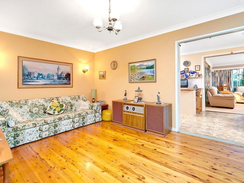 8 Langdale Place, Wheeler Heights NSW 2097