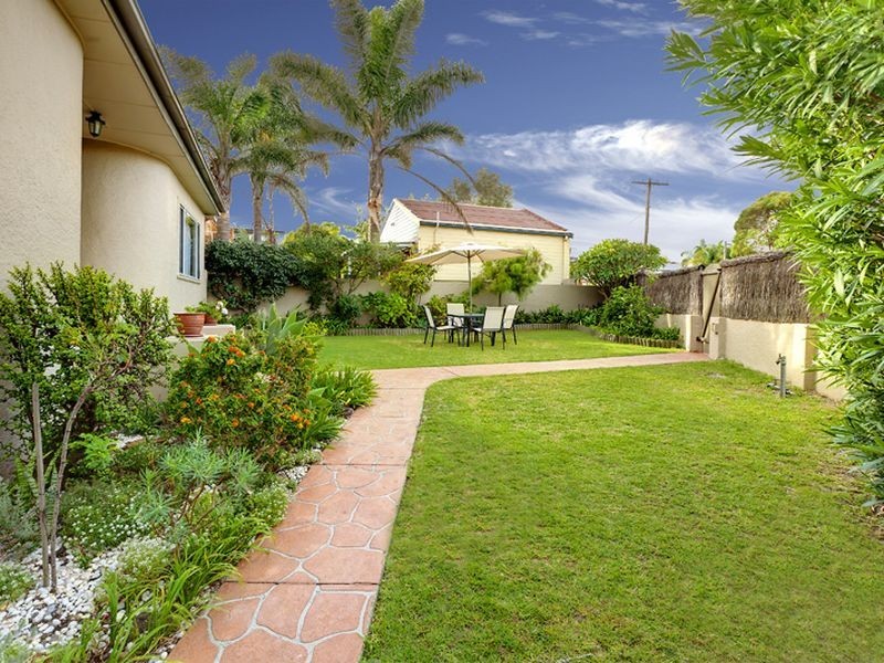 10 Spring Road, North Curl Curl NSW 2099