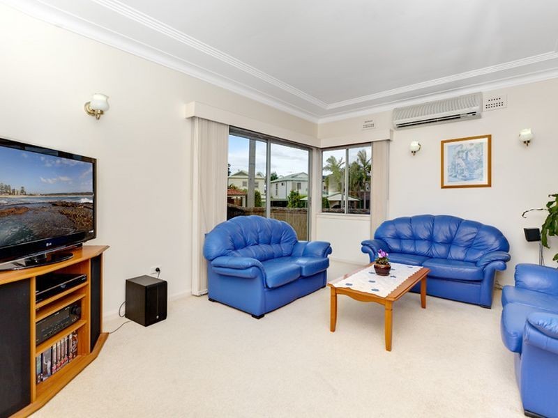 10 Spring Road, North Curl Curl NSW 2099