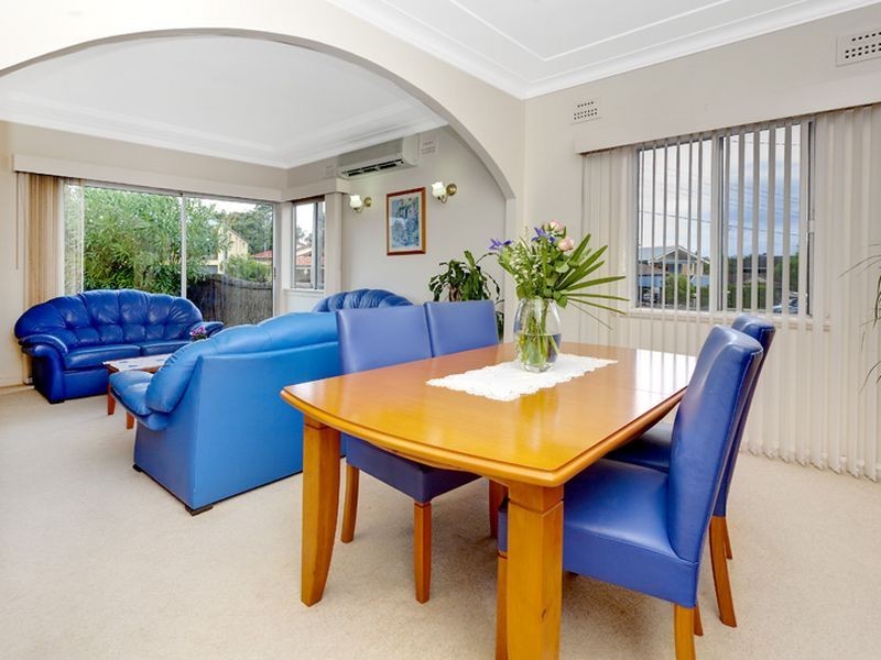 10 Spring Road, North Curl Curl NSW 2099