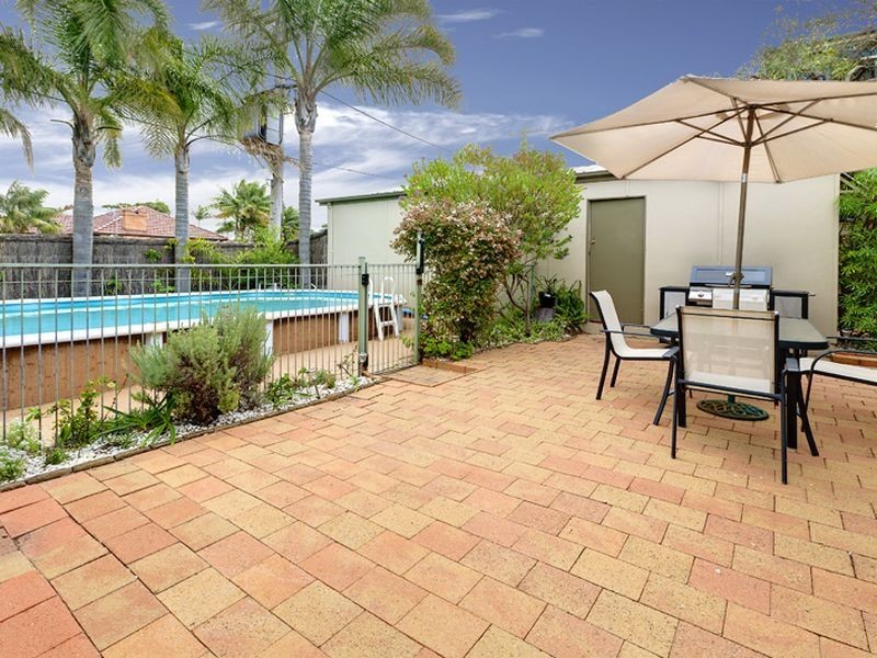 10 Spring Road, North Curl Curl NSW 2099