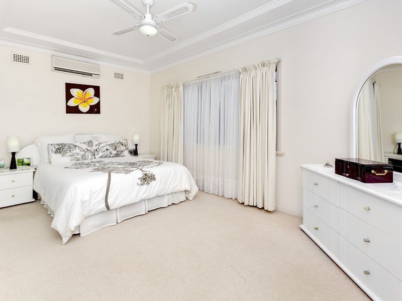 10 Spring Road, North Curl Curl NSW 2099