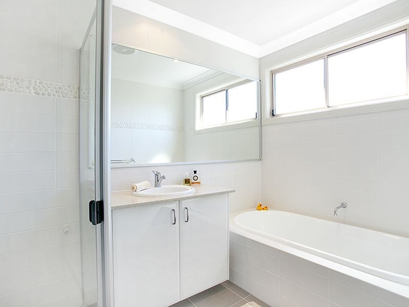 13 Lorikeet Grove, Warriewood NSW 2102