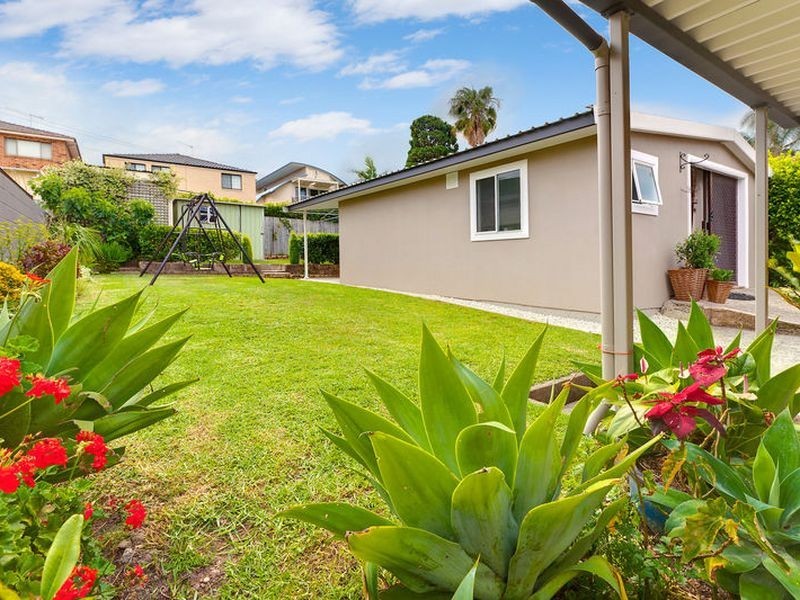 24 Waratah Parade, Narraweena NSW 2099