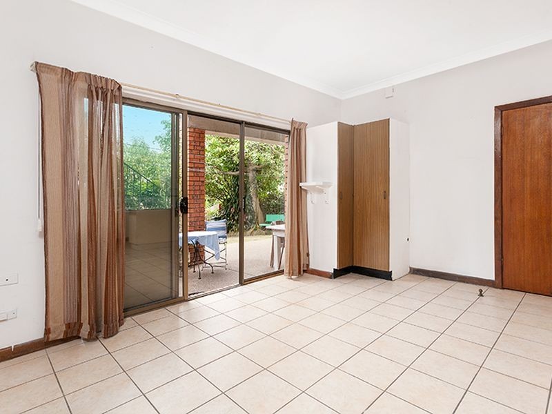 FLAT- 18 Berith St, Wheeler Heights NSW 2097