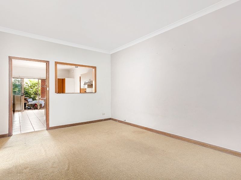 FLAT- 18 Berith St, Wheeler Heights NSW 2097