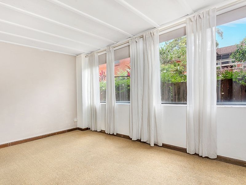 FLAT- 18 Berith St, Wheeler Heights NSW 2097
