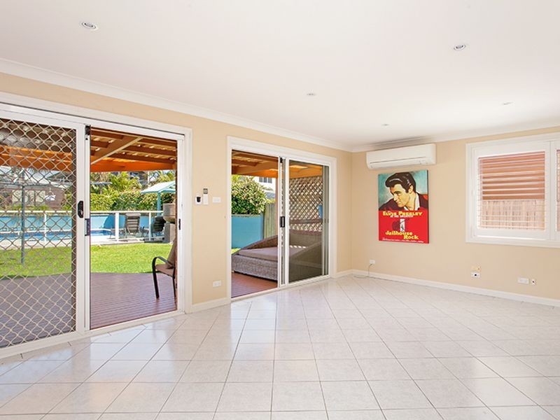 10 Blackwood Rd, North Curl Curl NSW 2099