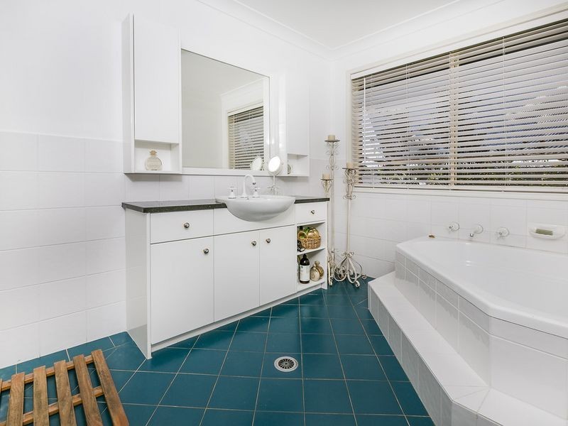 4 Arnott Crescent, Warriewood NSW 2102