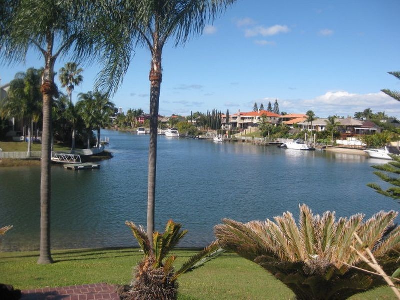 3 De Haviland Avenue, Benowa QLD 4217