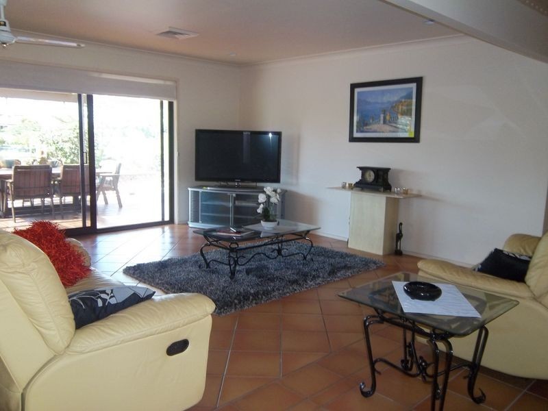 3 De Haviland Avenue, Benowa QLD 4217