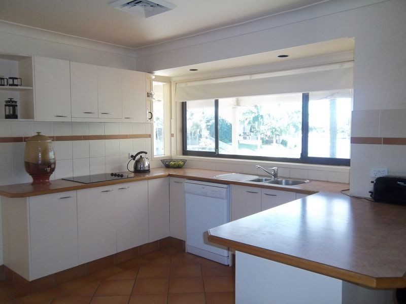 3 De Haviland Avenue, Benowa QLD 4217