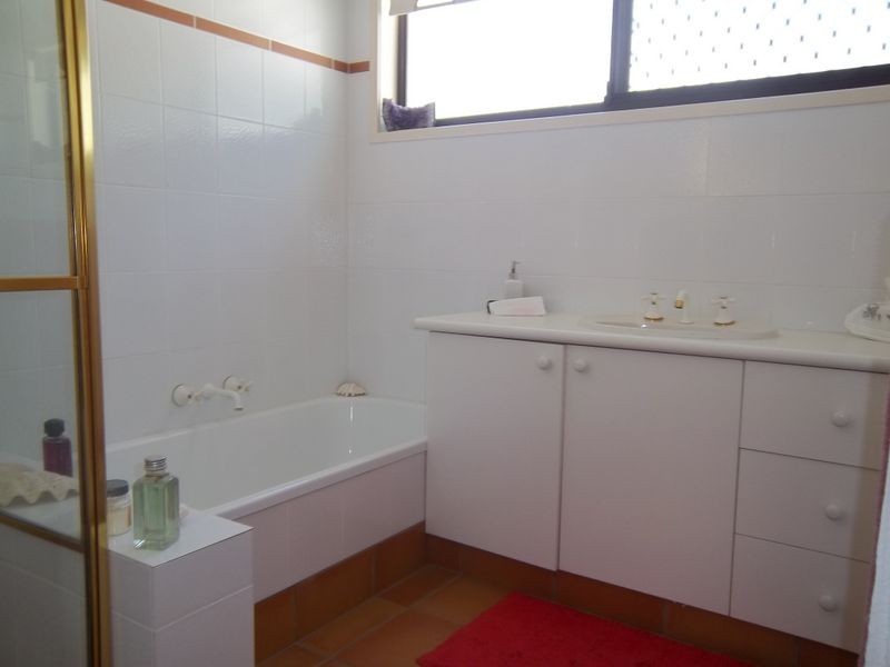 3 De Haviland Avenue, Benowa QLD 4217