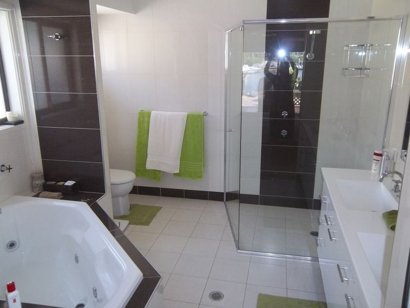 3 De Haviland Avenue, Benowa QLD 4217